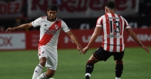 River empató en La Plata y sigue en lo más alto